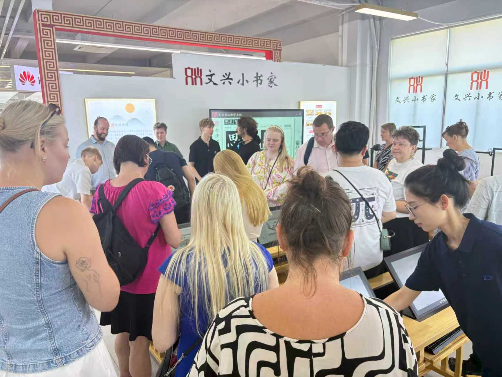 文兴小书家：融合传统与创新的艺术教育瑰宝，惊艳芬兰国际学生